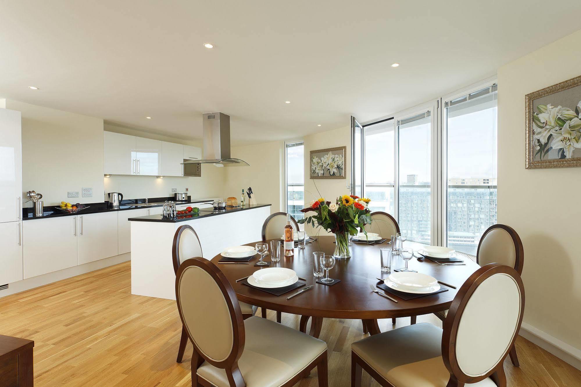 Saco Canary Wharf - Trinity Tower 런던 외부 사진